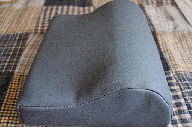 GOODMAN SPECIALTY PILLOWS#303 3" VINYL PILLOW-MATTE BLUE -(MATTE)