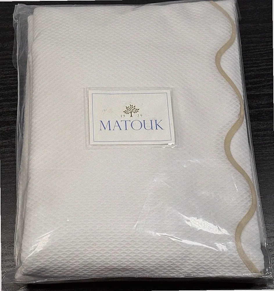 Matouk QUEEN Coverlet Cotton 064NM Lanai Scalloped Luxury Bedding White Tan