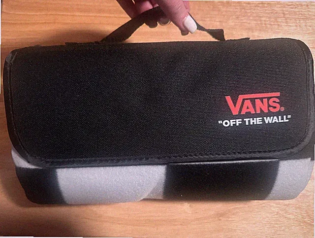 New Vans Off The Wall Checkered Picnic Blanket Vinyl Back Travel Outdoor Ccncert